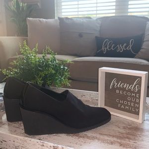 Donald J. Pliner Lilie Black Stretch Wedge NWOT